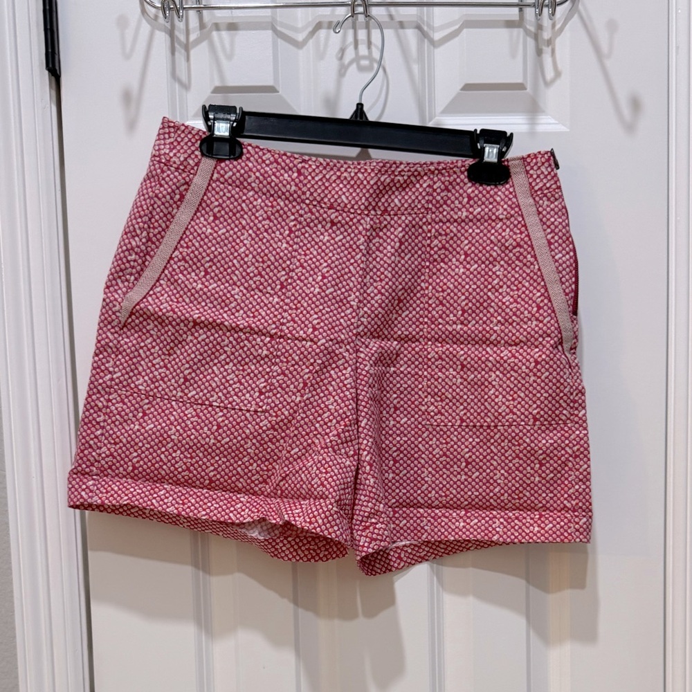 Pattern shorts, high rise, side zip